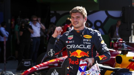 Svetovni prvak in vodilni v letošnjem svetovnem prvenstvu formule 1 Max Verstappen (Red Bull) bo nedeljsko veliko nagrado Nizozemske začel s prvega startnega mesta
