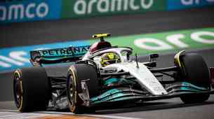 Sedemkratni svetovni prvak v formuli 1 Lewis Hamilton se je opravičil svoji ekipi Mercedes za izbruh