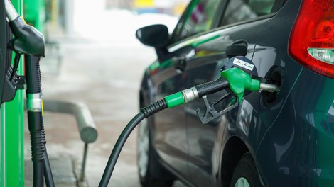 Cena bencina dosegla raven, kakršno je imela pred izbruhom spopadov v Ukrajini. Takšne so nove cene goriv!