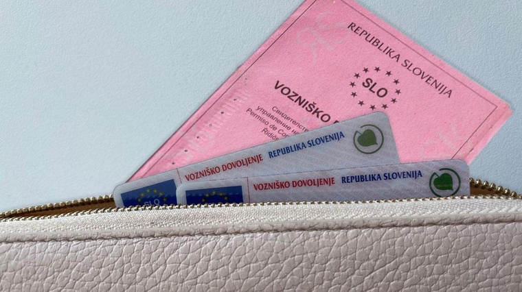 Preverite, do kdaj boste morali rožnato vozniško dovoljenje zamenjati za novo (foto: Uredništvo)