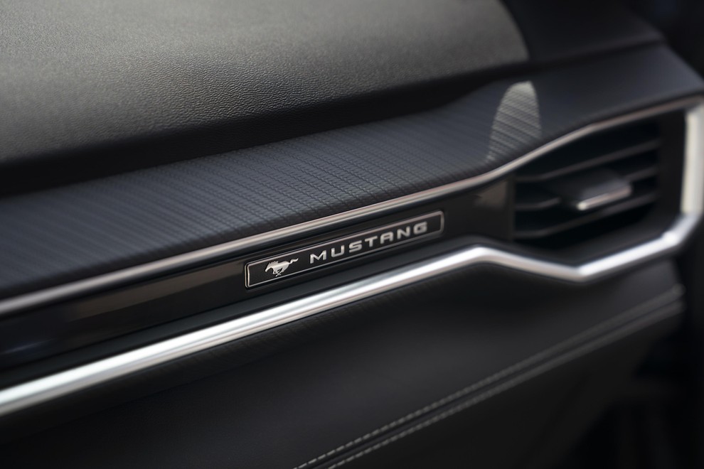 Premiera: Novi Ford Mustang bo navdušil bencinske navdušence, šokiral pa vas bo s povsem drugačnim "obrazom" avtomobila