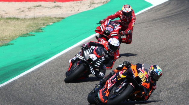 MotoGP: boj na vrhu se zaostruje, kakšno je razmerje moči po današnji dirki? (foto: Red Bull)