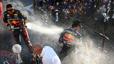 F1: Kaotična dirka dala novega prvaka!