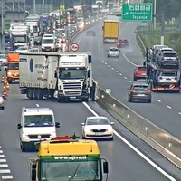 Okvara na avtocesti vam lahko povzroči visoke stroške