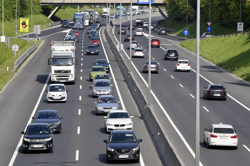 Ali veste v kateri slovenski regiji imajo največ avtomobilov na prebivalca? To so podatki ... (foto: Bobo)