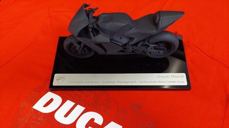 Slovenski uvoznik AS Domžale Moto Center je prejel prestižno Ducatijevo priznanje