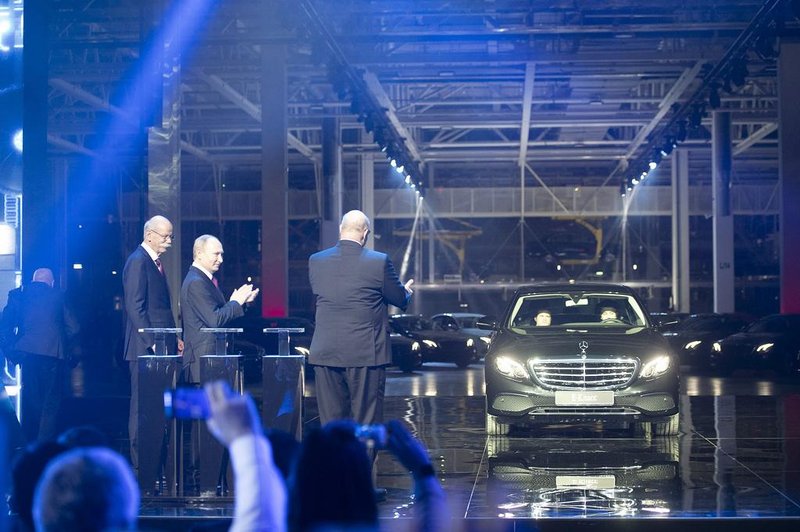 Tudi trikraka zvezda zapušča rusko avtomobilsko nebo (foto: Mercedes-Benz)