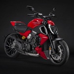 Ducati Diavel je dobil nov motor. Le kaj se skriva za štirimi izpušnimi lonci? (foto: ducati)
