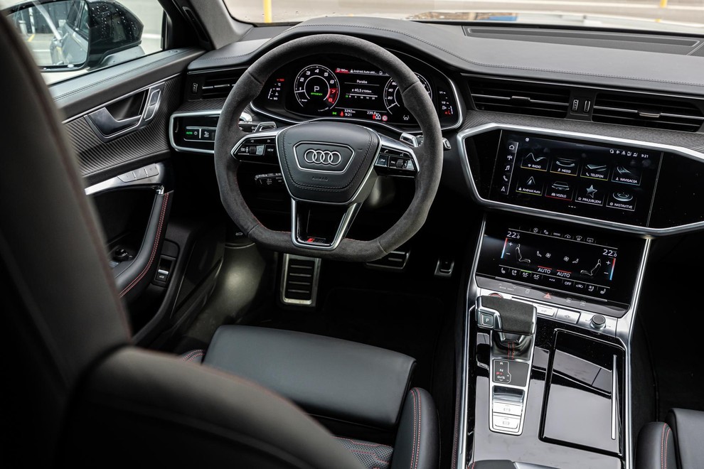 Notranjost je kakovostna, a po štirih letih Audija A6 ni več za tiste, ki iščete senzacijo v smislu digitalizacije. Všeč mi je, da me izkušnja z uporabniškim vmesnikom med vožnjo ne moti preveč.