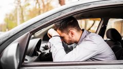 Za nekatere mladostnike sta opravljanje vozniškega izpita in vožnja avtomobila precejšen stres.