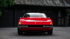 Ferrarijev avtomobilski lepotec z zvezdniškimi lastniki išče novi dom, a ob ceni vas bo vrglo na zadnjico