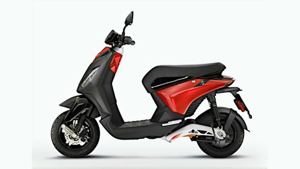 Piaggio je svojo ponudbo skuterjev razširil z novo inačico električnega modela 1. Piaggio 1 Active je tehnično enak modelu 1, …