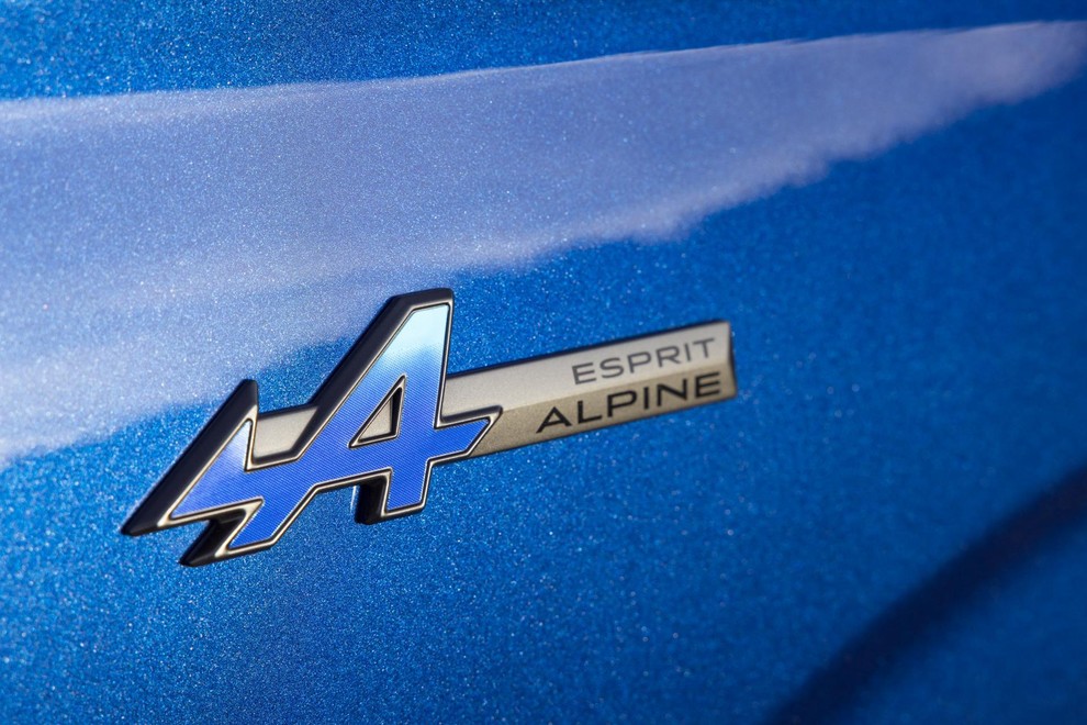 Esprit Alpine je nova linija opreme, ki nadomešča nekdanjo RS Line. Gre samo za kozmetiko in opremo, nobene tehnološke ali mehanske nadgradnje.