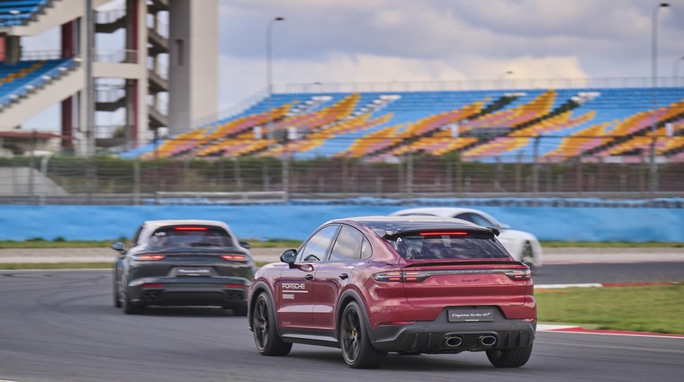 Kako se najekstremnejši Cayenne na dirkališču znajde med imeni, kot je 911 GT3? (foto: Porsche)
