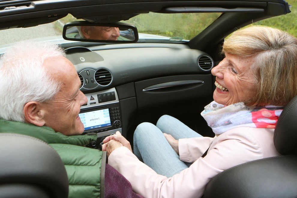 Konec letošnjega oktobra je bilo v Sloveniji 130.887 voznikov v starostni skupini od 71 do 80 let, v skupini med 81 in 90 let jih je vozniško dovoljenje imelo 26.363, voznikov nad 90. letom starosti pa je bilo 830.