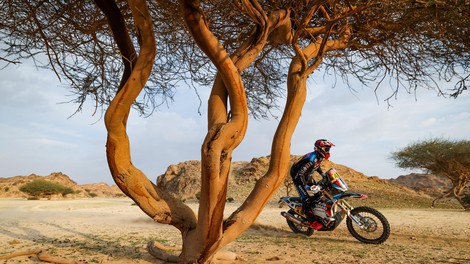 Dakar 2023, prva etapa: najboljšim ne pride do živega prav nič