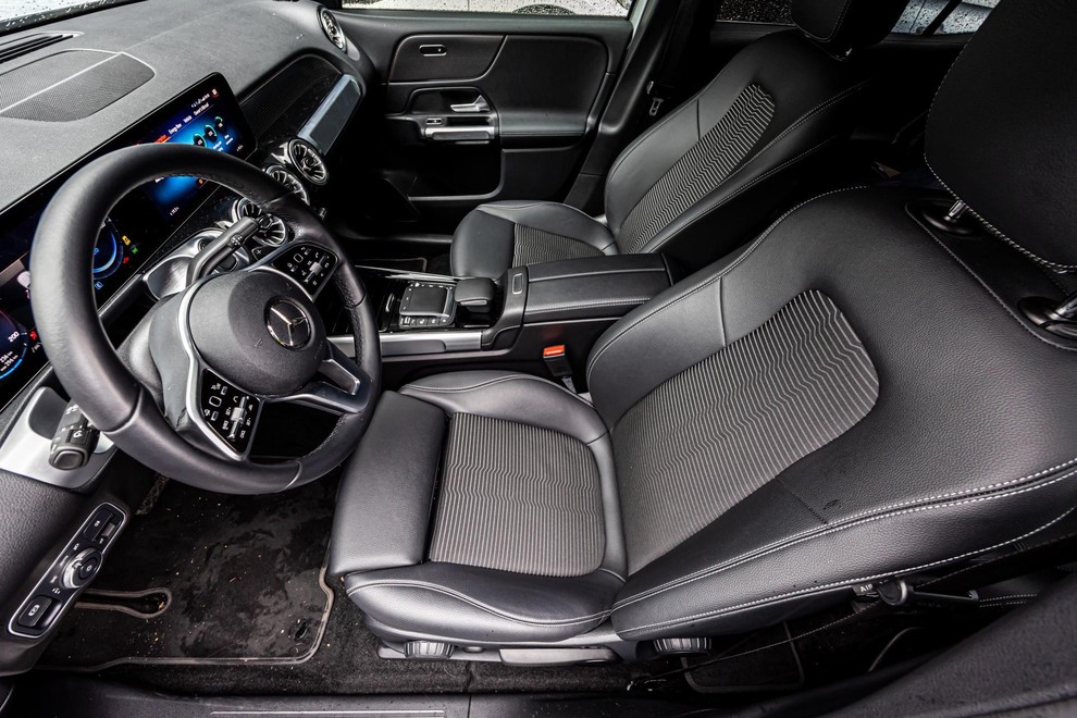 Prepoznavno in urejeno »Mercedesovsko« okolje, ki je zaslužno za dobro počutje v kabini.
