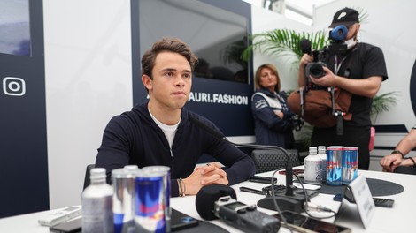 Formula 1: svojevrstni rekord - de Vries je v enem letu zamenjal kar pet ekip