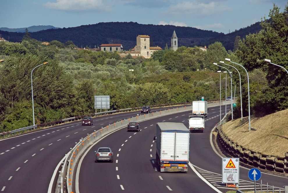 Italija Ja, prav ste prebrali. Naši zahodni sosedje so uvrščeni na 9. mesto, predvsem po zaslugi visoke ravni kriminala (2.mesto). …