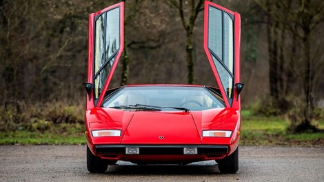 Ta Lamborghini Countach je prepotoval cel svet, ne boste verjeli, kateremu rokerju je delal družbo kar 25 let