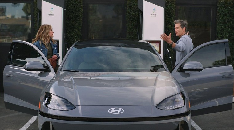 Od zdaj naprej vas tudi ta Hollywoodski zvezdnik na šaljiv način nagovarja k nakupu električnih vozil (foto: Hyundai)
