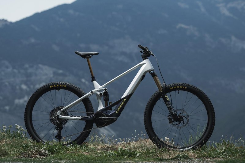 Zaradi vse manjših baterij je vse težje ločiti električno gorsko kolo od navadnega gorskega kolesa. (foto: Orbea)