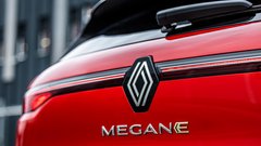 Prvi serijski Renaultov avtomobil z novim logotipom je električni Megane E-Tech. Sprva so Renaultovi oblikovalci mislili, da zanj ne bodo ujeli zahtevanih rokov, na koncu pa so postopek prenove opravili v enem letu.