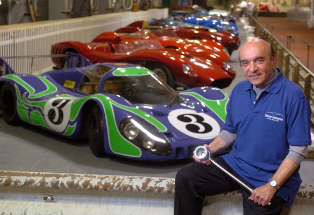 Dr. Fred Simeone Automotive Foundation Museum Pokojni dr. Fred Simeone se je ponašal z eno najbolj zaželenih zbirk dirkalnih avtomobilov. …