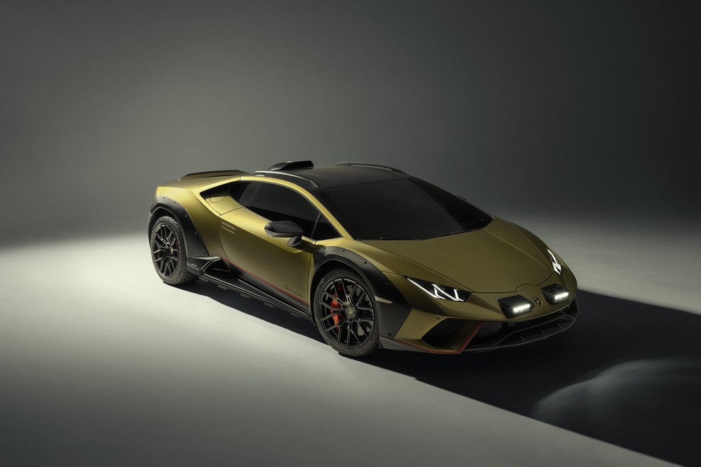 Lamborghini Huracán Sterrato V zbirki naj bi imel tudi Lamborghini Huracán Sterrato, posebno različico superšportnika, prilagojeno tudi vožnji po slabših …
