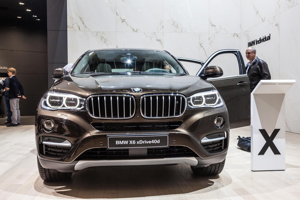 BMW X6 (2,910) BMW se ponaša z več luksuznimi modeli SUV, X6 pa velja za enega izmed paradnih konjev znamke. …