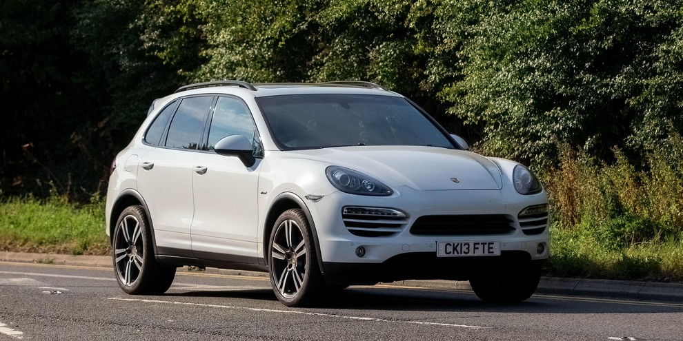 Porsche Cayenne (3,840) Več kot dve desetletji po tem, ko so pri Porscheju predstavili prvega Cayenna, lahko trdimo, da si …