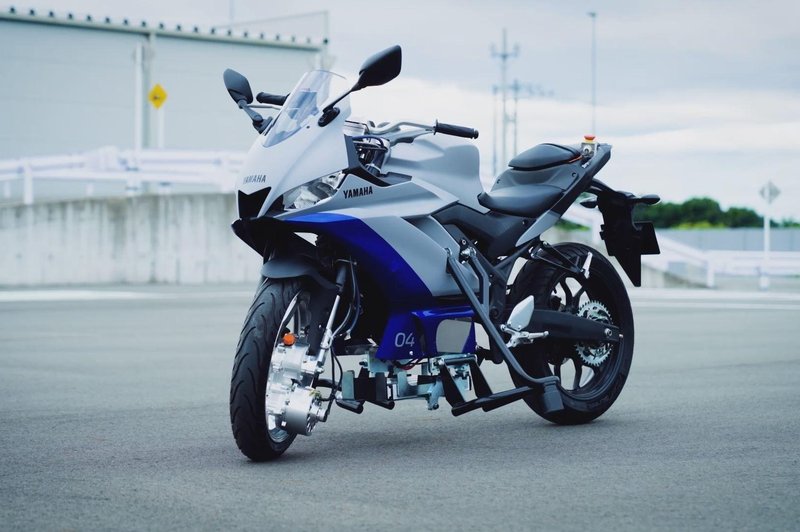 Bodo padci kmalu stvar preteklosti - Yamaha je razvila stabilnostni sistem za motocikel (foto: yamaha press)