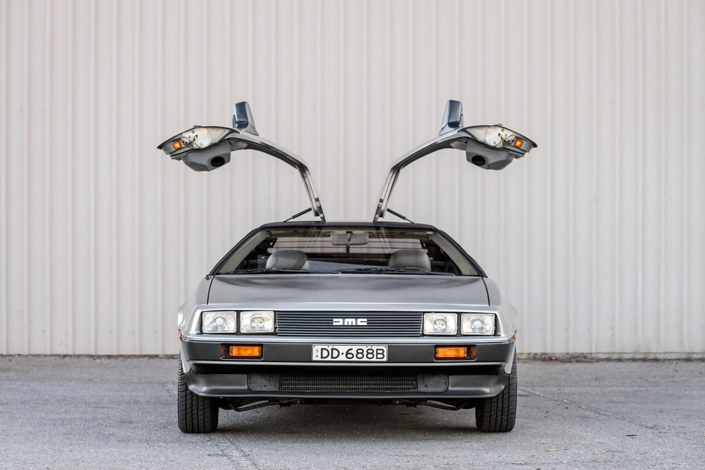 DeLorean DMC-12 DeLorean DMC-12 je verjetno najslavnejši filmski avtomobil vseh časov, kar ga je izstrelilo med največje avtomobilske ikone. DMC-12 …