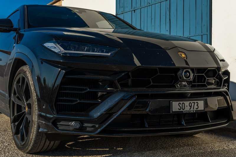 Ta nekdanji zvezdnik motoGP je v svojo garažo pospravil novega hitrega konjička – Lamborghini Urusa S (foto: Profimedia)