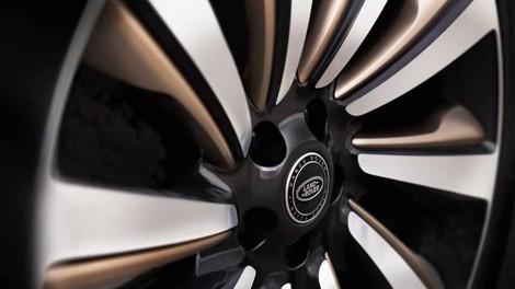 Jaguar Land Rover bo ponovno zagnal proizvodnjo, a težave še niso končane