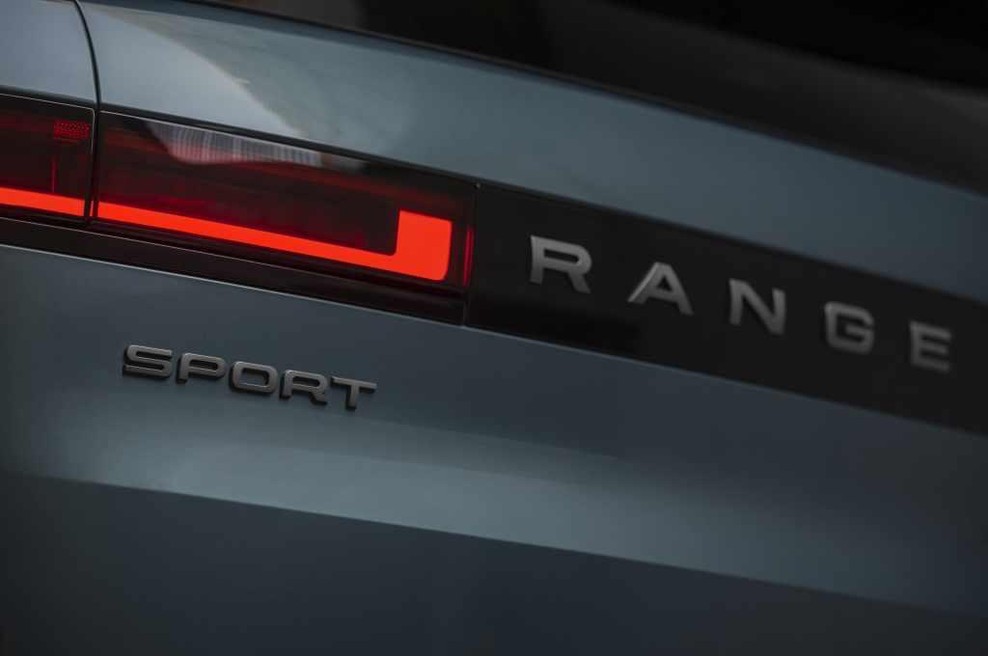 Marsikdo se jim je že odpovedal, tradicionalna znamka pa z njimi šele dobro začenja (foto: JLR)