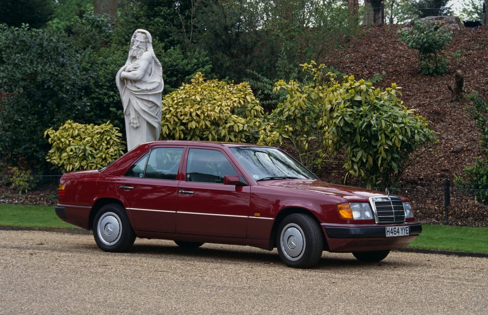 Mercedes-Benz W124 Številni so prepričani, da je Mercedes-Benz vrhunec dosegel prav z W124, ki je upravičil sloves svojega predhodnika. Tudi …