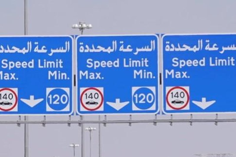 Vas motijo vozniki, ki »kampirajo« na prehitevalnem pasu? Tu bodo morali plačati kar 100 evrov kazni ... (foto: Instagram)