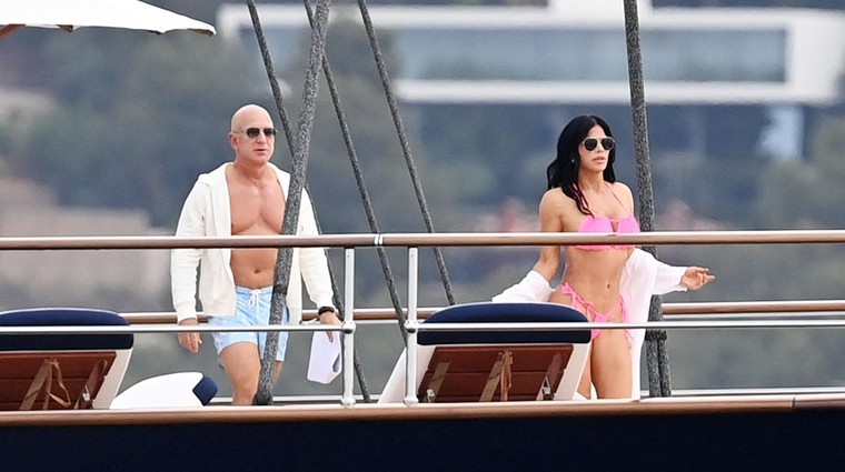 To je »kontroverzna« jadralna jahta, s katero Jeff Bezos te dni pluje po Sredozemlju (foto: Profimedia)