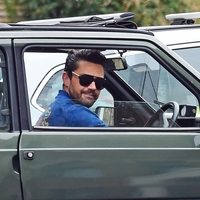 V enem samem letu so mu ukradli 5 avtomobilov, zato se ta slavni igralec dandanes naokrog prevaža kar s …