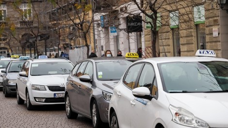 Samovozeči taksiji do konca leta 2024!