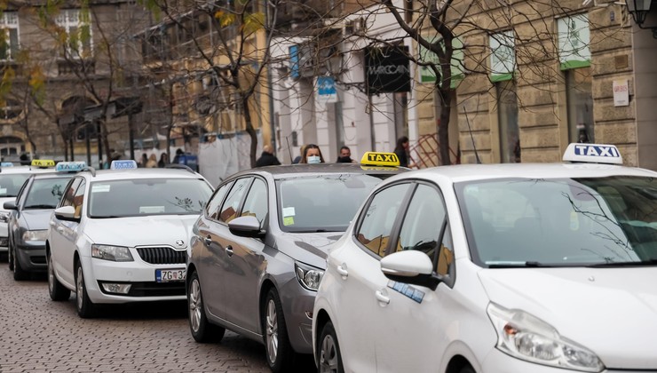 Samovozeči taksiji do konca leta 2024!
