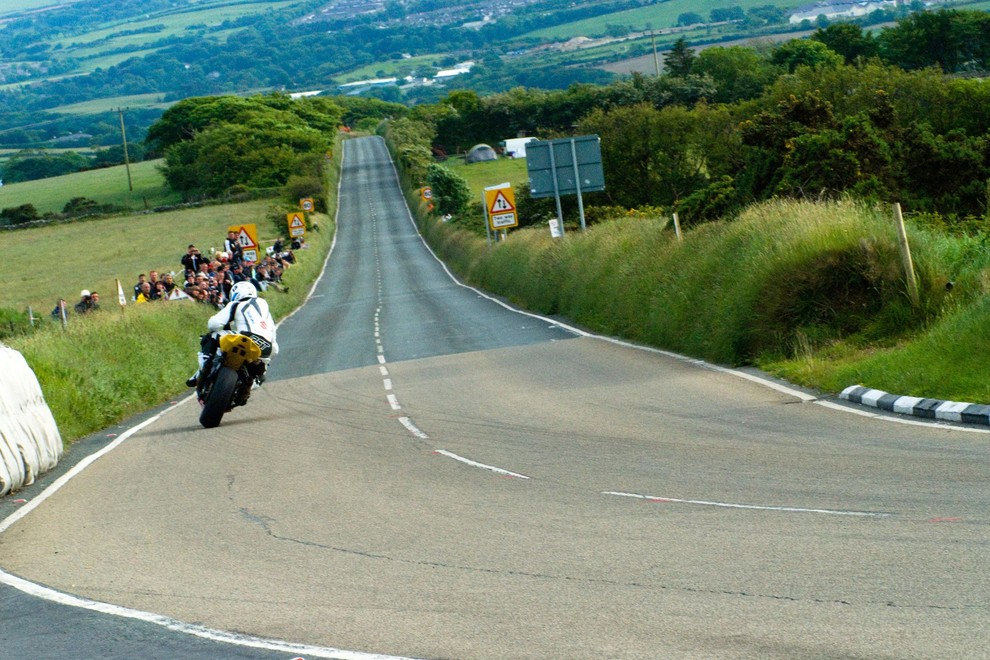 Isle of Man TT: po cestah drvijo tudi s 320 kilometri na uro!