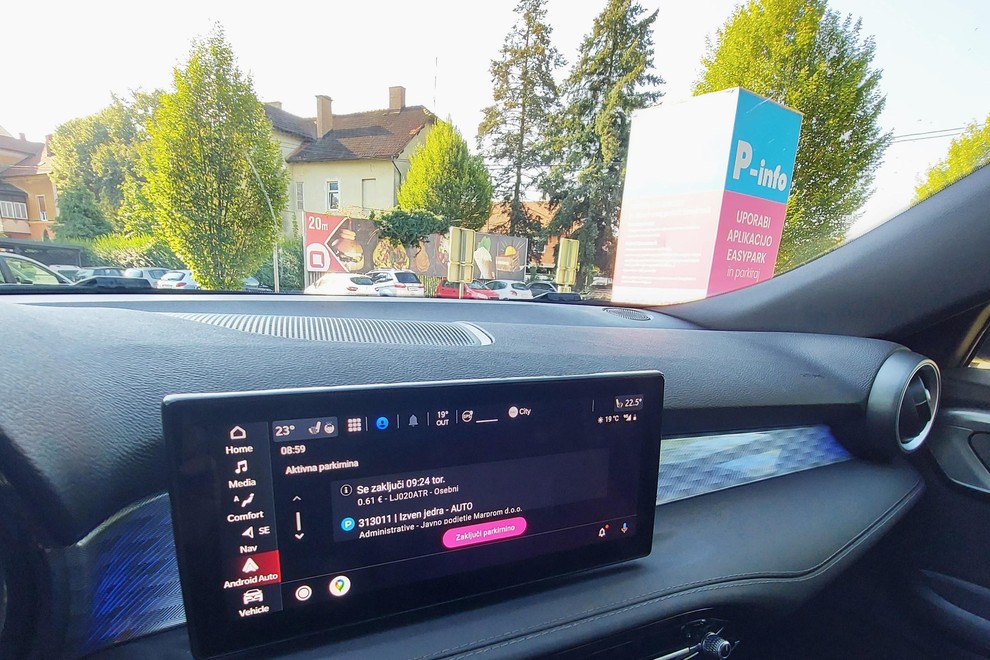 V Sloveniji brezstično skoraj deset let: EasyPark in Visa o trendih plačevanja