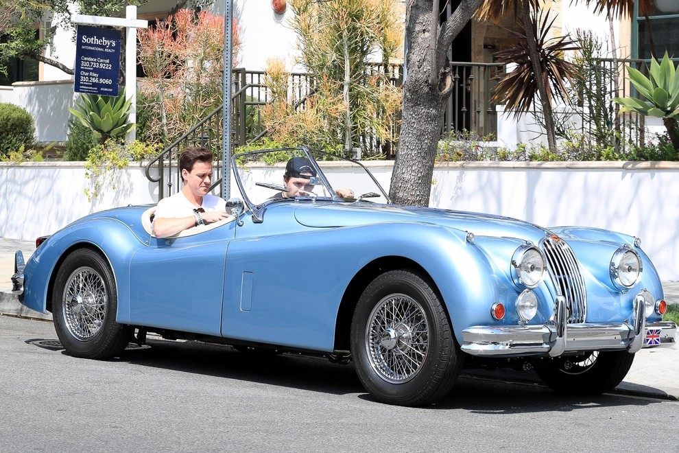 Le kaj je tako posebnega na Jaguarju, ki ga sta ga zakonca Beckham podarila svojemu sinu in njegovi izbranki?