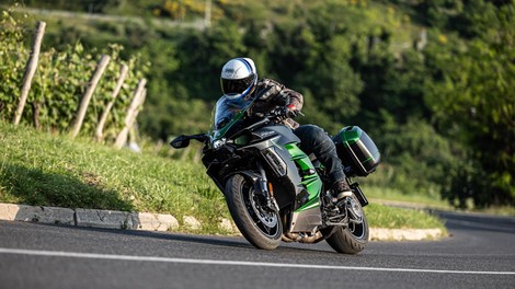Test: Kawasaki Ninja H2 SX - Brez konkurence
