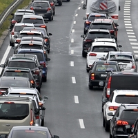 Slovenska prometna statistika razkriva zanimive podatke. Veste koliko tovornjakov se skozi Slovenijo pelje vsak mesec?