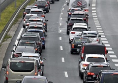 Slovenska prometna statistika razkriva zanimive podatke. Veste koliko tovornjakov se skozi Slovenijo pelje vsak mesec?