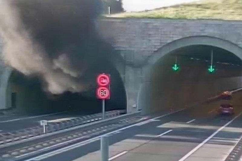 Strašne posledice požara v pokritem vkopu Malečnik v Mariboru (VIDEO) (foto: PIC - Prometno Informacijski Center)
