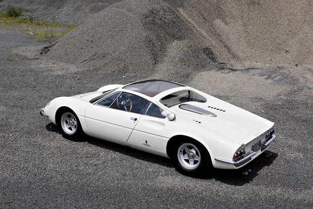 Tudi Ferrari ima svojega predstavnika med temi posebneži! 365 P Berlinetta Speciale se imenuje in izdelali so le dva takšna. …